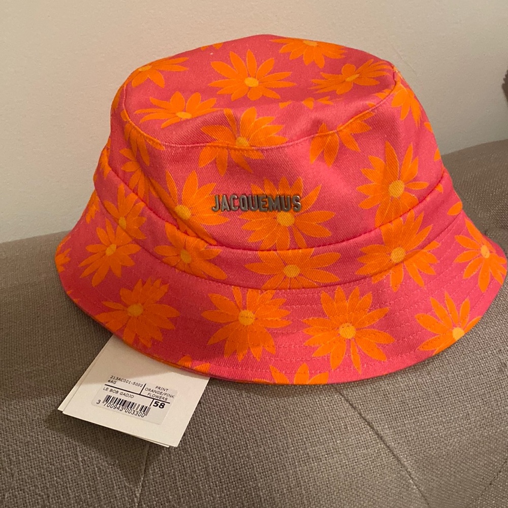 Brand new Jacquemus Le bob Gadjo bucket hat size 56